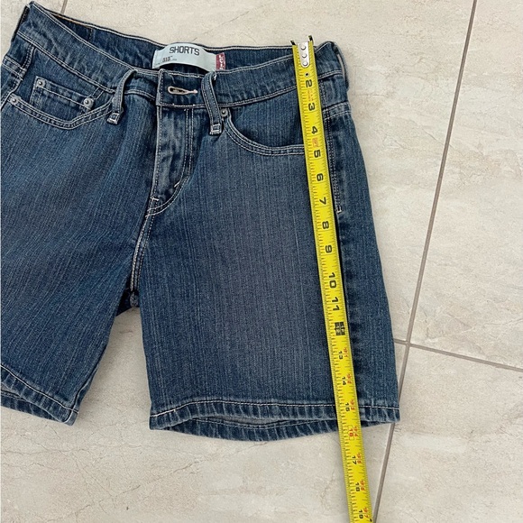 Levi’s 515 Knee Length Shorts Size 4 Women's Medium Wash Mide Rise - Picture 9 of 10